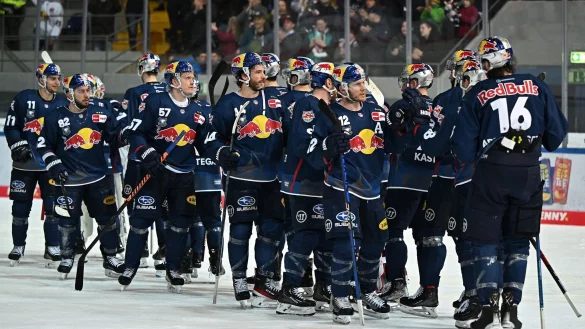 M&uuml;nchen stellte in der Serie gegen Wolfsburg auf 2:2. - &copy; Lennart Preiss/dpa