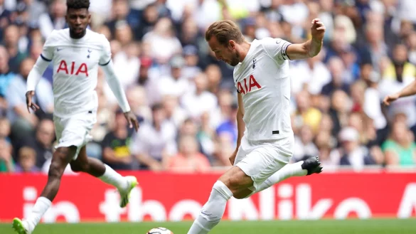 Der Transferpoker um Harry Kane (r) von Tottenham Hotspur geht weiter. - &copy; Yui Mok/PA Wire/dpa