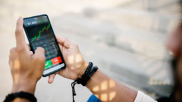 Breit streuen und nicht zu kurzfristig planen: Damit l&auml;sst sich das Anlagerisiko bei ETFs senken. - &copy; Xavier Lorenzo/Westend61/dpa-tmn