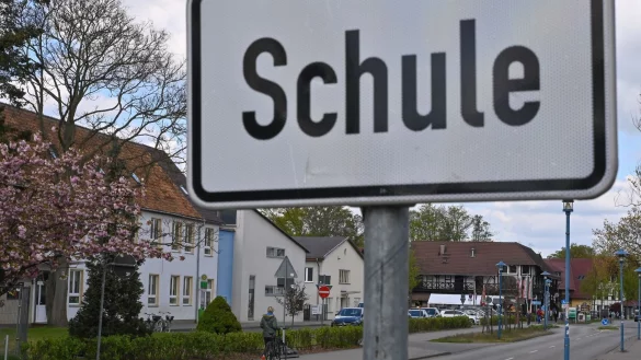 Burg verbietet vorerst politische Aktionen im Umkreis der Schule. - &copy; Patrick Pleul/dpa