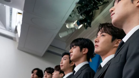 Die Mitglieder der K-Pop-Band BTS: V (l-r), Jungkook, Jimin, RM, Jin, J-Hope und Suga. - &copy; Andrew Harnik/AP/dpa