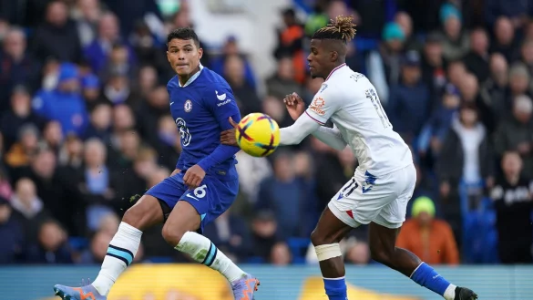 Chelsea-Profi Thiago Silva (l) kritisiert die Transferpolitik seines Clubs. - &copy; Mike Egerton/PA Wire/dpa