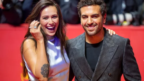 Elyas M\'Barek und Jessica Riso genie&szlig;en das Leben in New York. - &copy; Monika Skolimowska/dpa