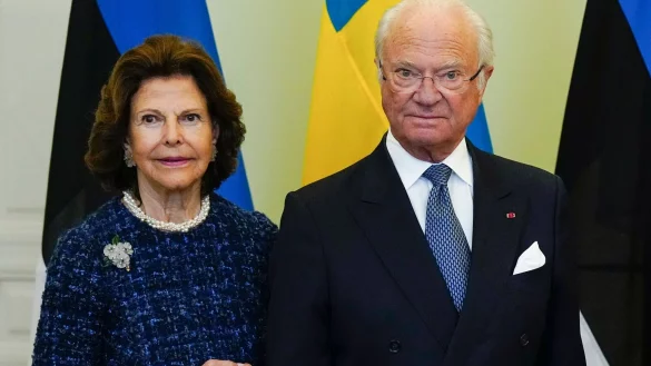K&ouml;nig Carl XVI. Gustaf von Schweden und seine Frau K&ouml;nigin Silvia von Schweden: Jetzt steht sein 50. Thronjubil&auml;um an. - &copy; Pavel Golovkin/AP/dpa