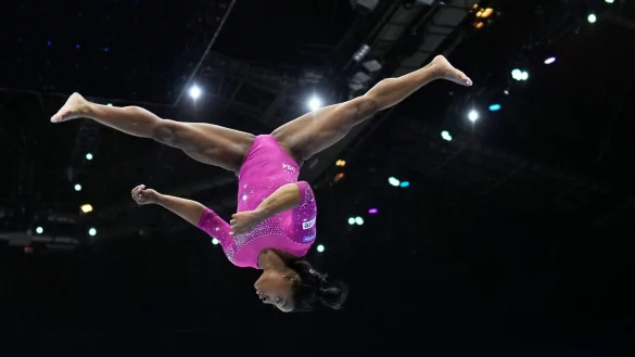 In erster Linie werden sich bei der Turn-WM die Blicke auf US-Superstar Simone Biles richten. - © Virginia Mayo/AP/dpa