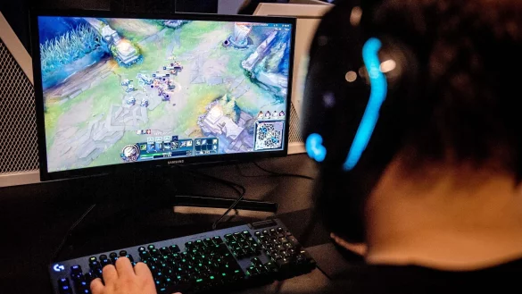 Der deutsche Spieler Reptile nutzte im Stream einen nach Hitler benannten LoL-Account. (Archivbild) - &copy; Riot Games/dpa