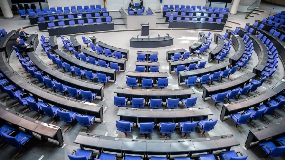 Mit der neuen Reform soll der auf 736 Abgeordnete angewachsene deutsche Bundestag ab der n&auml;chsten Wahl dauerhaft auf 630 Mandate verkleinert werden. - &copy; Michael Kappeler/dpa