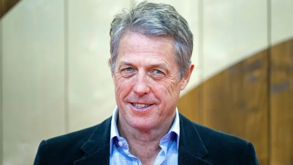 Schauspieler Hugh Grant empfindet Smartphones am Filmset als st&ouml;rend. - &copy; Monika Skolimowska/dpa