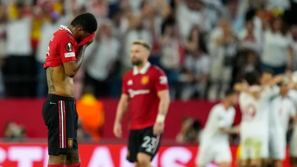 Man United um Marcus Rashford (l) kam in Sevilla unter die R&auml;der. - &copy; Jose Breton/AP