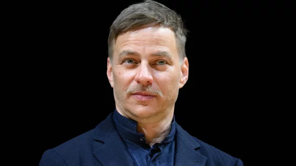 Tom Wlaschiha hat seine Mixtapes fr&uuml;her selbst aus dem Radio aufgenommen: &laquo;Die sind wirklich noch aus den 1980ern, 1990ern&raquo;. - &copy; Robert Michael/dpa