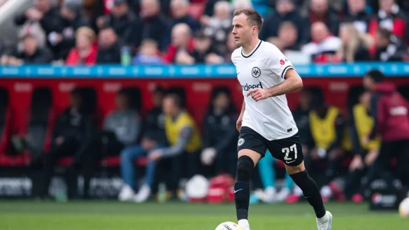 Frankfurts Mario G&ouml;tze spielt den Ball. - &copy; Marius Becker/dpa/Archivbild