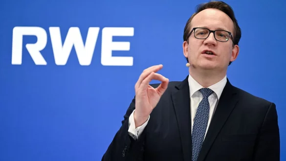 RWE-Chef Markus Krebber beantwortet in Essen Fragen von Journalisten. - &copy; Federico Gambarini/dpa