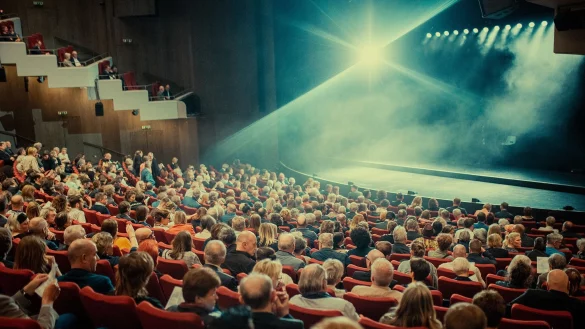 Blick in den Zuschauerraum des Ruhrfestspielhauses. - &copy; Maria Koltschin, Nina Wichard/Ruhrfestspiele/dpa/Archivbild