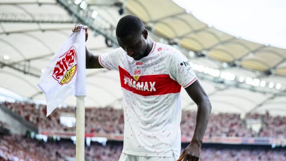 Stuttgarts Serhou Guirassy jubelt nach seinem Tor zum 1:0. - © Tom Weller/dpa