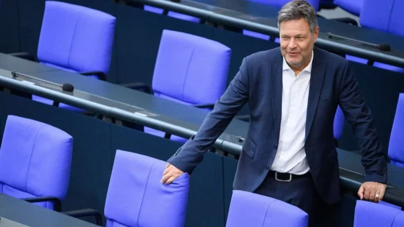 Bundeswirtschaftsminister Robert Habeck (B&uuml;ndnis 90/Die Gr&uuml;nen) vor der Regierungsbefragung im Deutschen Bundestag. - &copy; Bernd von Jutrczenka/dpa