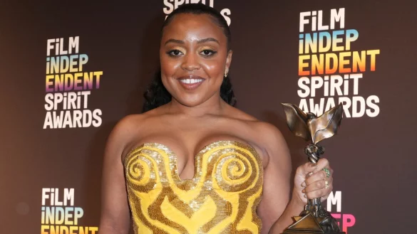 Troph&auml;e in der Hand - sch&ouml;n. Troph&auml;e im eigenen Haus - nein, danke. Quinta Brunson will ihre diversen Preise auslagern. - &copy; Jordan Strauss/Invision via AP/dpa