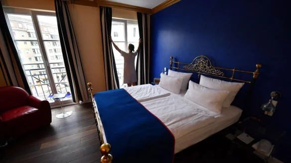 Boutique-Hotels wie das The Dude in Berlin folgen oft einer bestimmten Konzeption aus dem Kunst- oder Designbereich. - © Jens Kalaene/dpa-Zentralbild/dpa-tmn