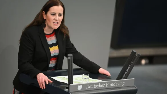 Linken-Vorsitzende Janine Wissler spricht sich gegen schulische Hausaufgaben aus. - &copy; Julian Weber/dpa/Archiv