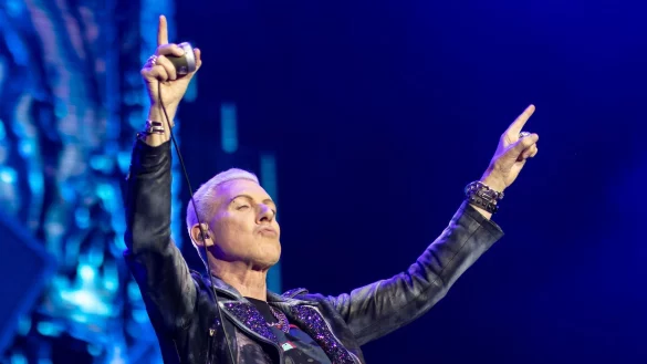 Der S&auml;nger der deutschen Techno-Band Scooter, H.P. Baxxter (Hans Peter Geerdes), steht beim Open-Air-Festival "Rock im Park" auf der B&uuml;hne. - &copy; Daniel Karmann/dpa