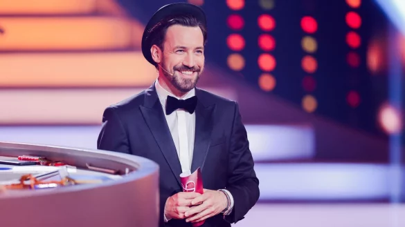 Moderator Jan K&ouml;ppen in der RTL-Tanzshow &laquo;Let's Dance&raquo;. - &copy; Rolf Vennenbernd/dpa