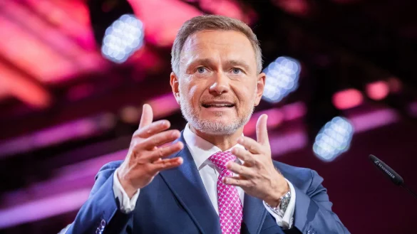 FDP-Chef Christian Lindner spricht beim Bundesparteitag der Liberalen. - &copy; Christoph Soeder/dpa