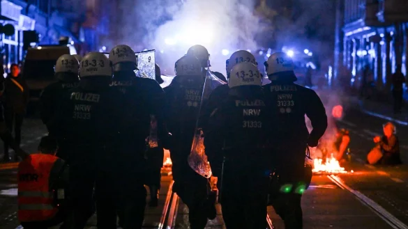 Die Sicherheitsbehörden bereiten sich auf einen der größten Einsätze der vergangenen Jahre vor. - © Hendrik Schmidt/dpa