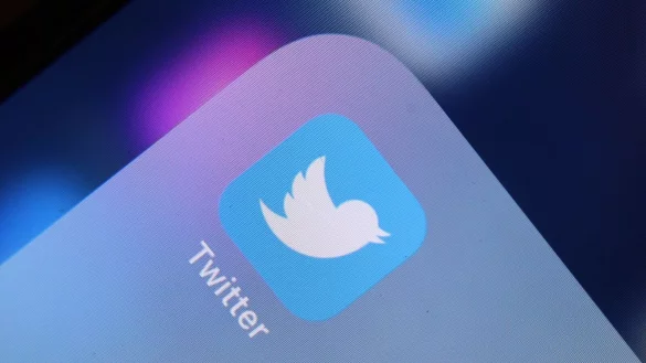 Bei Twitter kann man sich Tweets entweder chronologisch oder gewichtet vom Algorithmus anzeigen lassen. - &copy; Karl-Josef Hildenbrand/dpa