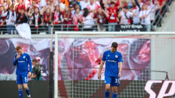 Schalkes Spieler Marcin Kaminski ist nach dem Spiel entt&auml;uscht. Wie geht es f&uuml;r den S04 weiter? - &copy; Jan Woitas/dpa