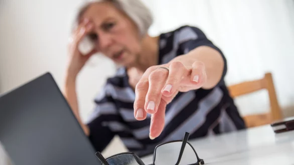 Wenn Sie t&auml;glich viel Zeit vor dem Rechner verbringen, sollten Sie &uuml;ber den Kauf einer Bildschirmbrille nachdenken. - &copy; Christin Klose/dpa-tmn
