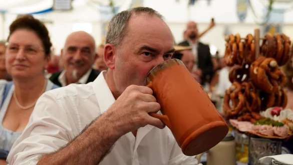 Kann sich an vieles aus seiner Schulzeit nicht mehr erinnern: Freie-W&auml;hler-Chef Hubert Aiwanger. - &copy; Uwe Lein/dpa