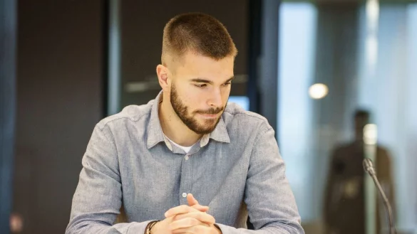 Mario Vuskovic auf der Anklagebank des Sportgerichts des Deutschen Fu&szlig;ballbundes (DFB). - &copy; Frank Rumpenhorst/dpa