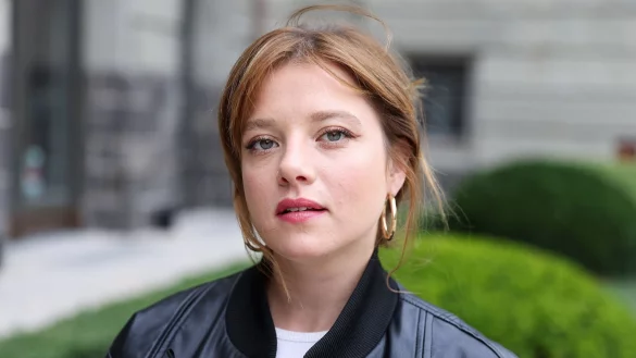 Jella Haase besucht anl&auml;sslich der Berlin Fashion Week eine Show im Telegraphenamt. - &copy; Gerald Matzka/dpa/Archivbild