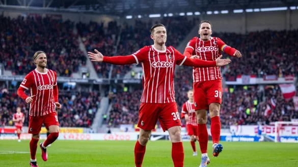 Michael Gregoritsch (M) brachte Freiburg gegen seinen Ex-Verein in F&uuml;hrung. - &copy; Tom Weller/dpa