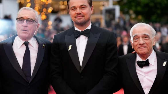 Robert De Niro (l-r), Leonardo DiCaprio und Regisseur Martin Scorsese bei den 76. Internationalen Filmfestspielen in Cannes. - &copy; Scott Garfitt/Invision via AP/dpa