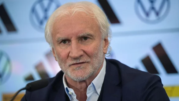 Glaubt fest an eine Zukunft von Manuel Neuer beim FC Bayern und im Nationalteam: DFB-Sportdirektor Rudi V&ouml;ller. - &copy; Sebastian Gollnow/dpa