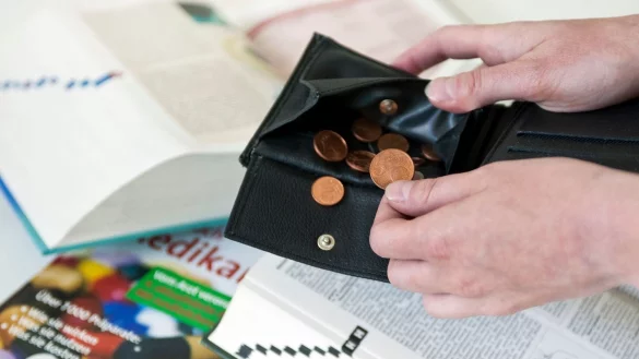 Studierende m&uuml;ssen den Studienkredit beim Start in den Beruf wieder zur&uuml;ckzahlen (Symbolbild). - &copy; picture alliance / dpa-tmn