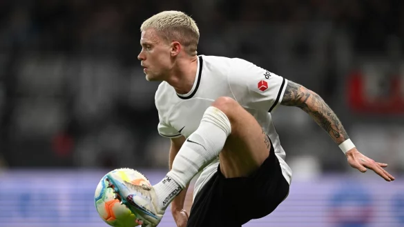 Linksverteidiger Philipp Max bleibt in Frankfurt. - &copy; Arne Dedert/dpa