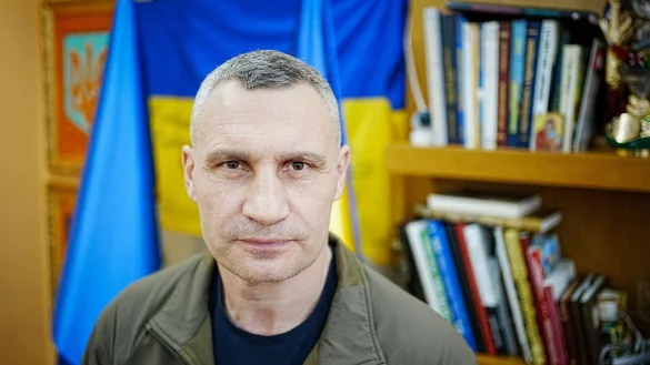 Kiews B&uuml;rgermeister Vitali Klitschko hat Journalisten der Deutschen Presse-Agentur in seinem B&uuml;ro im Rathaus der ukrainischen Hauptstadt empfangen. - &copy; Kay Nietfeld/dpa