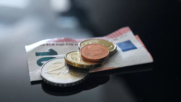 Der allgemeine gesetzliche Mindestlohn in Deutschland soll zum 1. Januar 2024 von 12,00 auf 12,41 Euro und zum 1. Januar 2025 auf 12,82 Euro steigen. - &copy; Marijan Murat/dpa