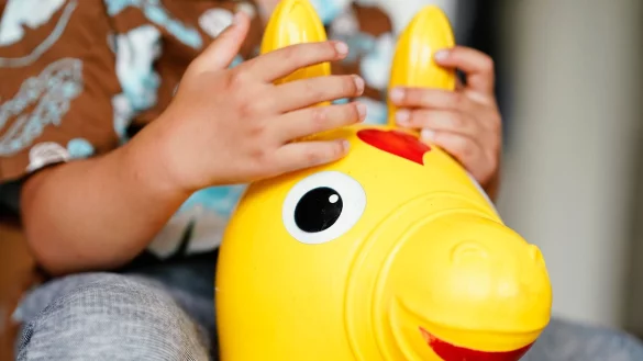 In einer mehrk&ouml;pfigen Familie steigen mit jedem Kind die Kosten. - &copy; Uwe Anspach/dpa/Symbolbild