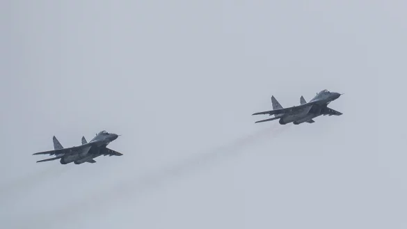 Ein MiG-29-Kampfflugzeug w&auml;hrend einer Flugschau auf dem Luftwaffenst&uuml;tzpunkt Malacky-Kuchyoa in der Slowakei. - &copy; Jaroslav Nov&aacute;k/TASR/dpa