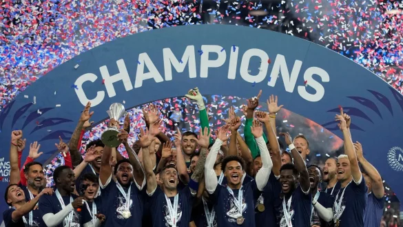 Die Spieler der USA feiern nach dem Sieg. - &copy; John Locher/AP