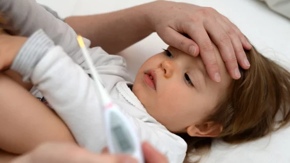 Die Lieferengp&auml;sse bei Arzneimitteln bekommen Familien besonders deutlich zu sp&uuml;ren. Denn viele Medikamente f&uuml;r Kinder sind schwer erh&auml;ltlich. - &copy; Andrea Warnecke/dpa-tmn