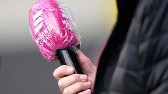 Ein Mikrofon des Senders MagentaSport. - &copy; Robert Michael/dpa-Zentralbild/dpa