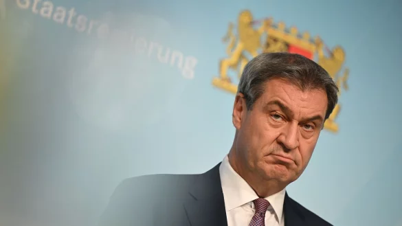 Markus S&ouml;der gibt eine kurzfristig anberaumte Pressekonferenz. - &copy; Sven Hoppe/dpa