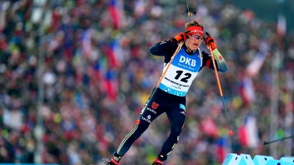 Benedikt Doll machte in der Verfolgung acht Pl&auml;tze gut. - &copy; Petr David Josek/AP/dpa