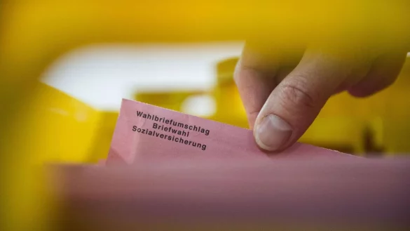 Bei der Sozialwahl k&ouml;nnen Versicherte sowie Rentnerinnen und Rentner bis zum 31. Mai &uuml;ber die Gremien der Selbstverwaltung abstimmen. - &copy; picture alliance / Lino Mirgeler/dpa