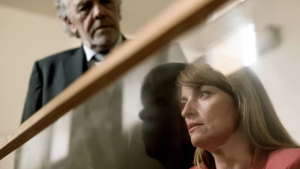 Der &laquo;Anwalt ohne Lizenz&raquo; Borchert (Christian Kohlund) und Dominique (Ina Paule Klink) in einer Szene des &laquo;Z&uuml;rich-Krimis&raquo;. - &copy; Roland Suso Richter/Degeto/ARD/Graf Film/dpa