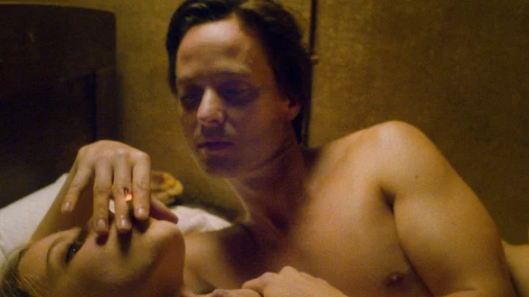 Zwischen Fabian (Tom Schilling) und Cornelia (Saskia Rosendahl) entwickelt sich eine Liebe. - &copy; Hanno Lentz/ZDF/dpa