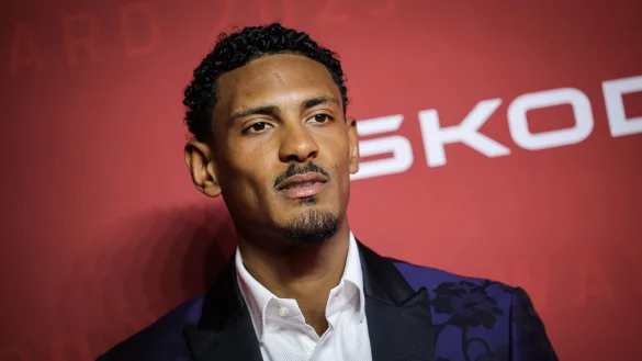 Sebastien Haller, Fu&szlig;ballspieler, kommt zur Verleihung des "Sport Bild-Award 2023" in den Fischauktionshallen. - &copy; Christian Charisius/dpa/Archivbild